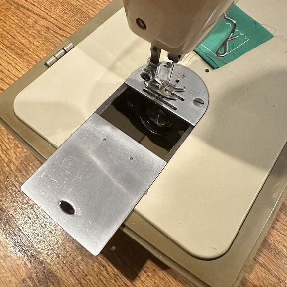 Vintage Fashion Mate Singer Sewing Machine Model 237‎ Carrying Case Heavy Duty - Picture 8 of 16